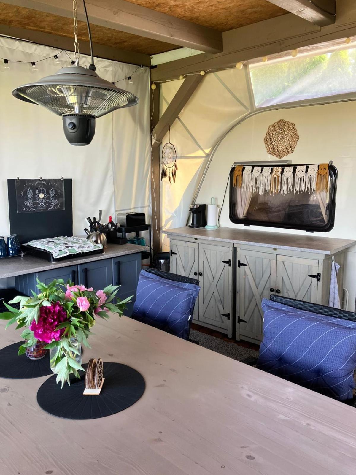 Glamping Karavan U Konopiste Chrastany  Bagian luar foto