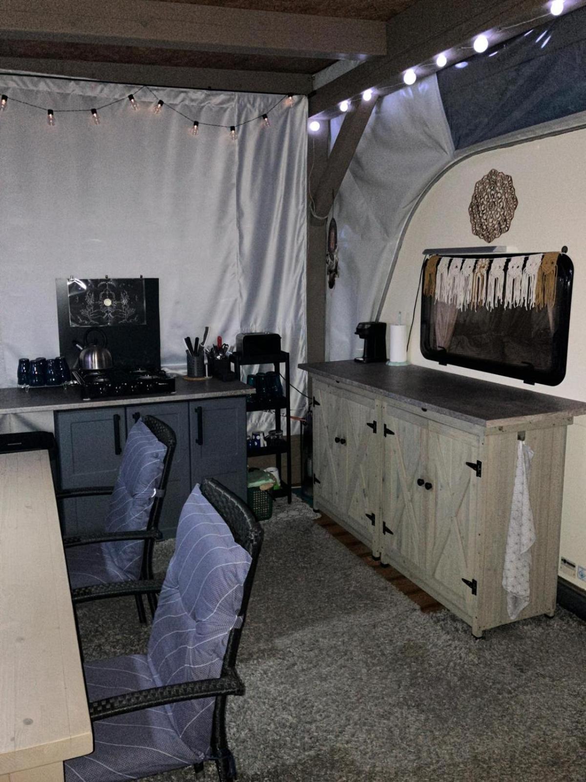 Glamping Karavan U Konopiste Chrastany  Bagian luar foto