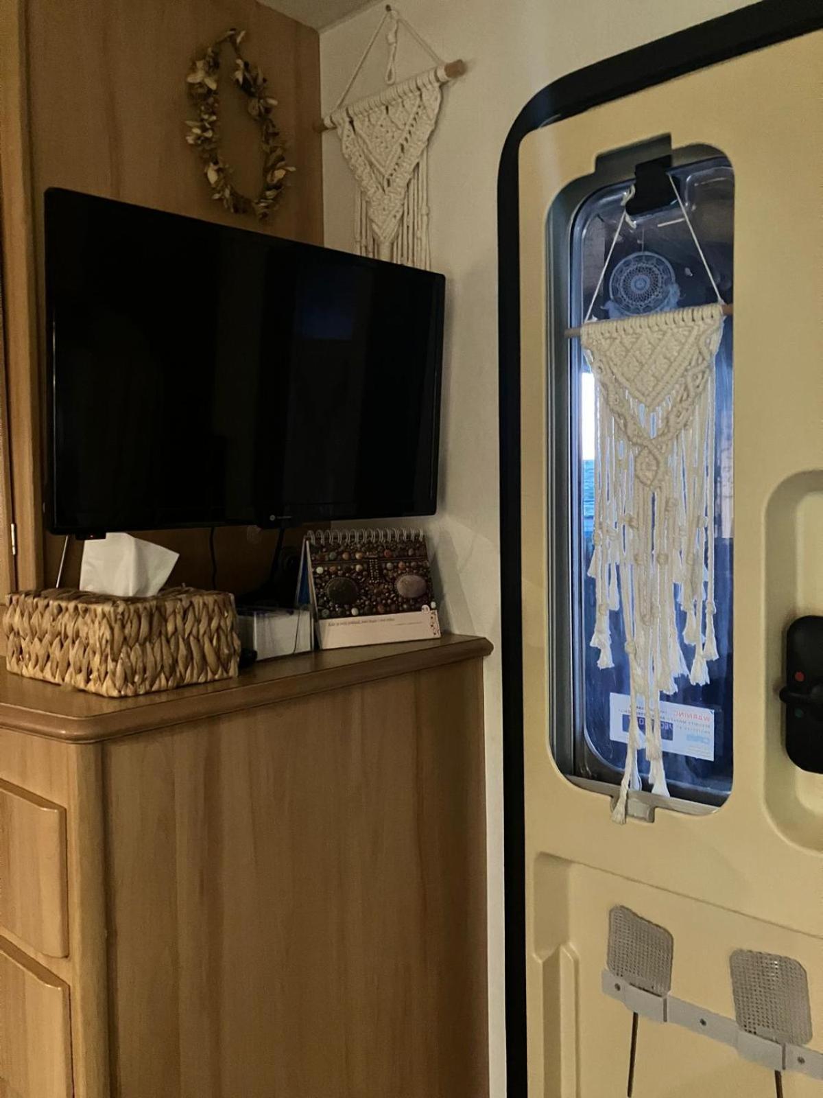 Glamping Karavan U Konopiste Chrastany  Bagian luar foto